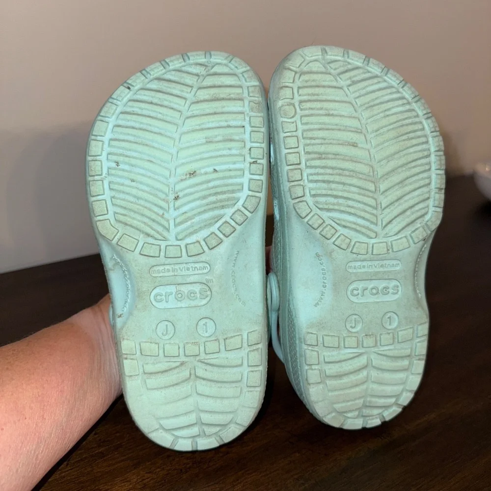 Crocs Mint Green W Glitter Sparkle And Taylor Swift Barbie Charms Size J1